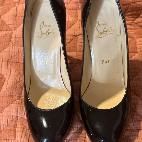 Authentic size 37 4in heel - Picture 7 of 8